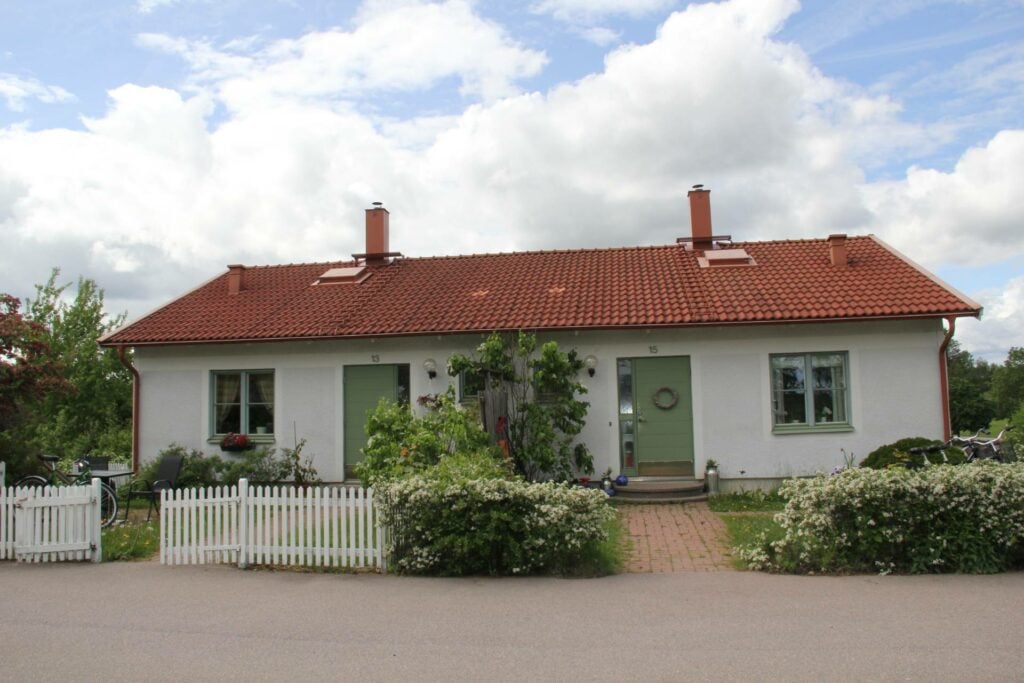 Vitt radhus i Strömsholm