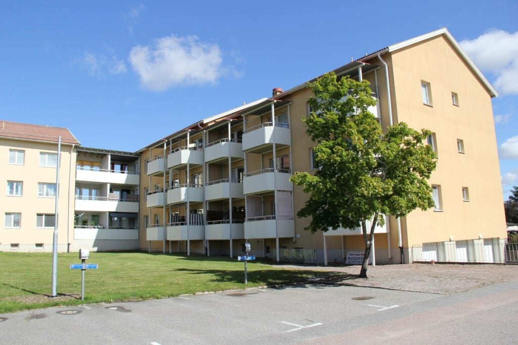 Parkeringar utanför lägenhetshus