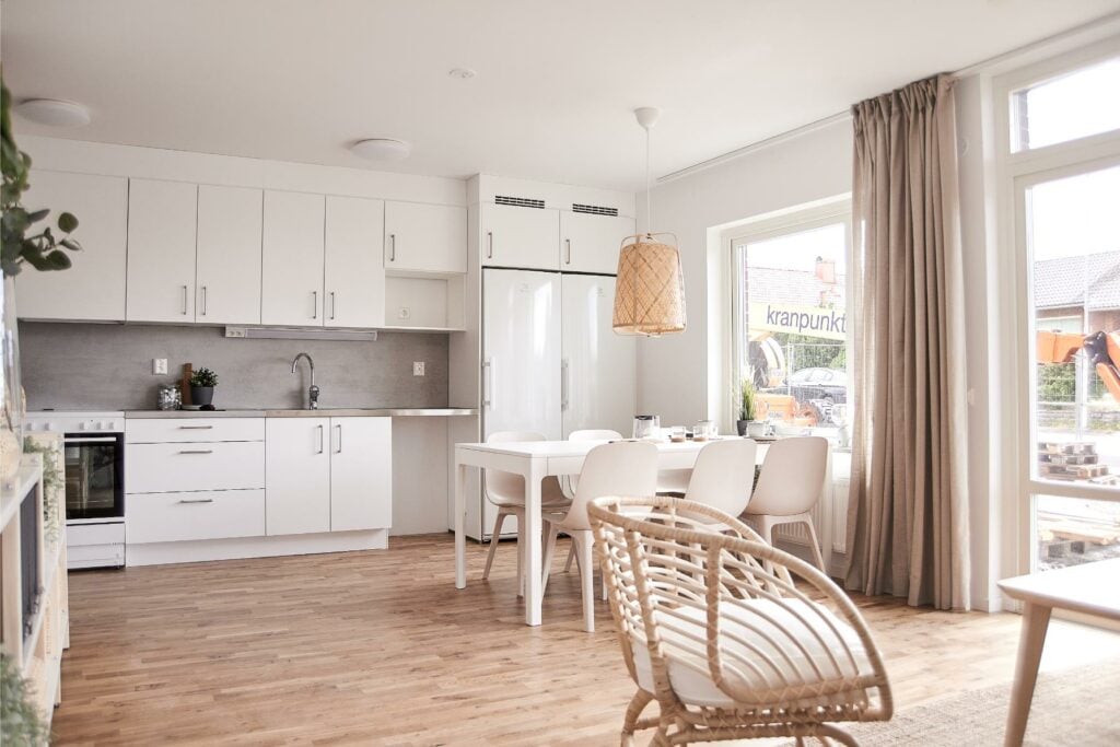 Interiör kök vardagsrum